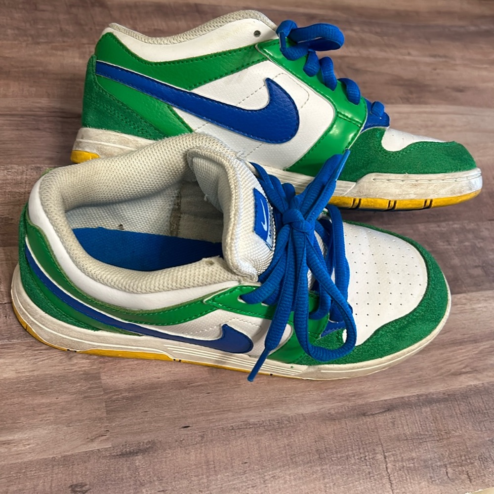 NIKE Mogan Sneakers, Youth Size 5 GUC Green Blue Rare
